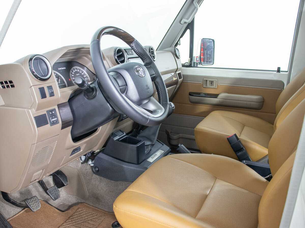 Купить Toyota Land Cruiser с пробегом. Фото: #10
