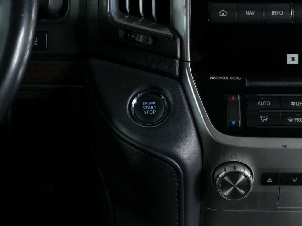 Купить Toyota Land Cruiser с пробегом. Фото: #15