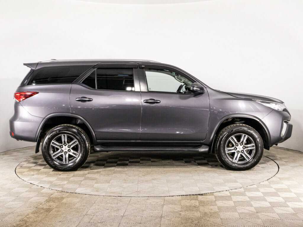 Купить Toyota Fortuner с пробегом. Фото: #3