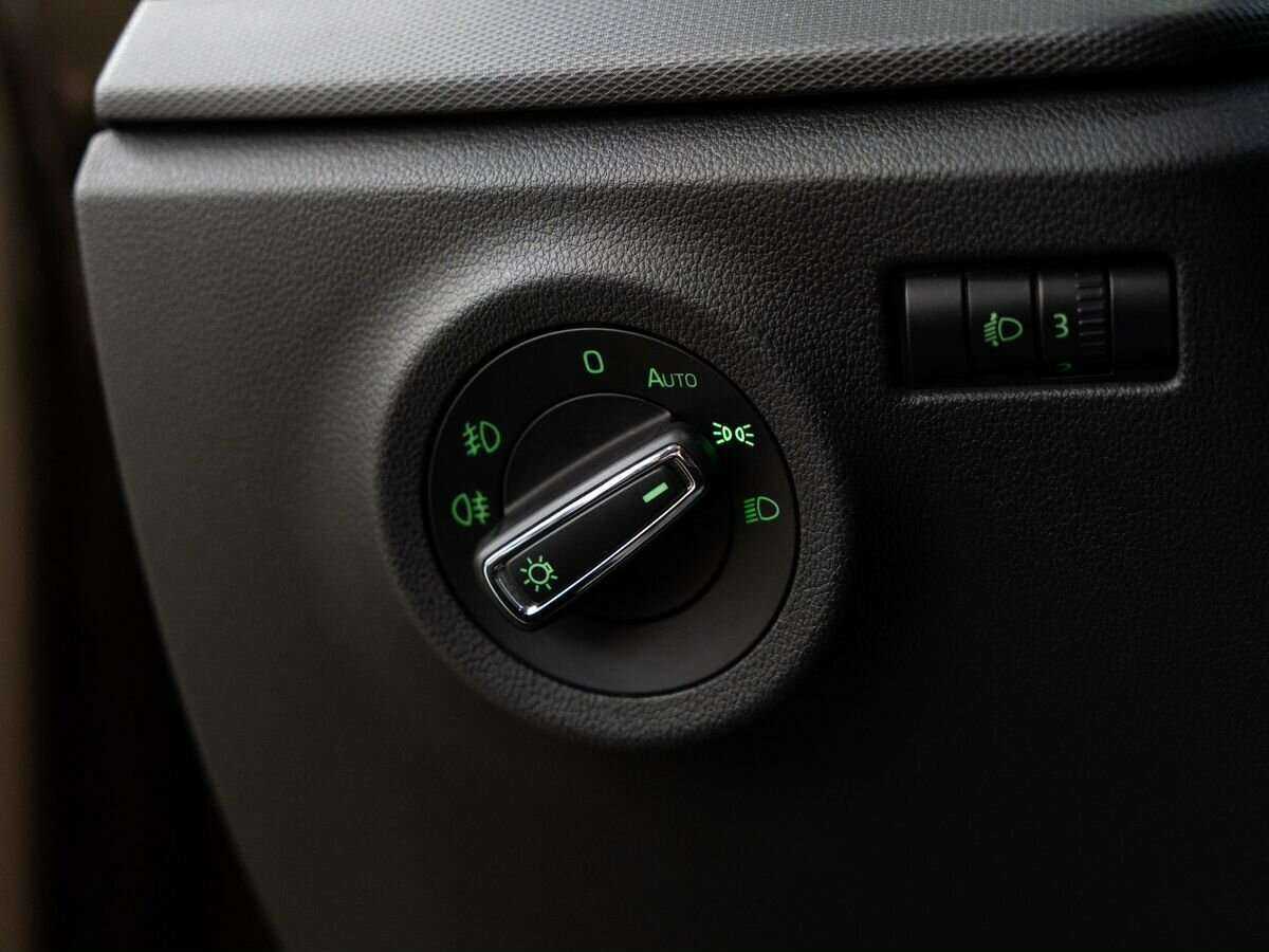 Купить Skoda Rapid с пробегом. Фото: #15