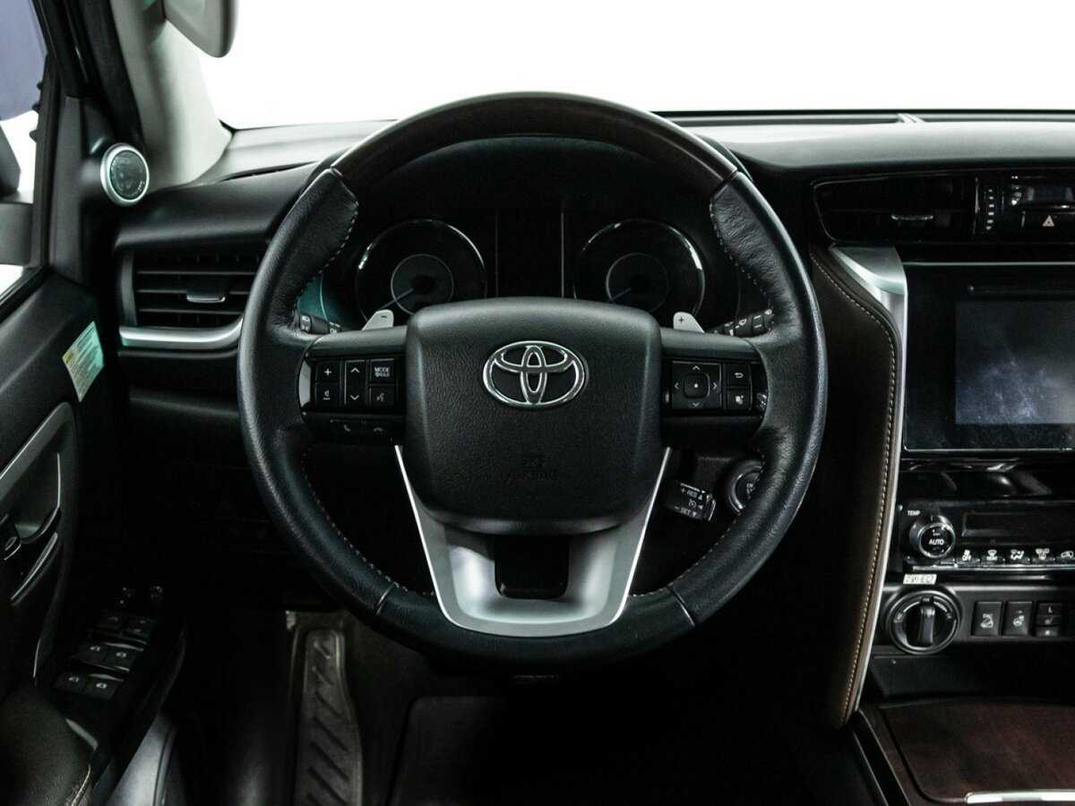 Купить Toyota Fortuner с пробегом. Фото: #21