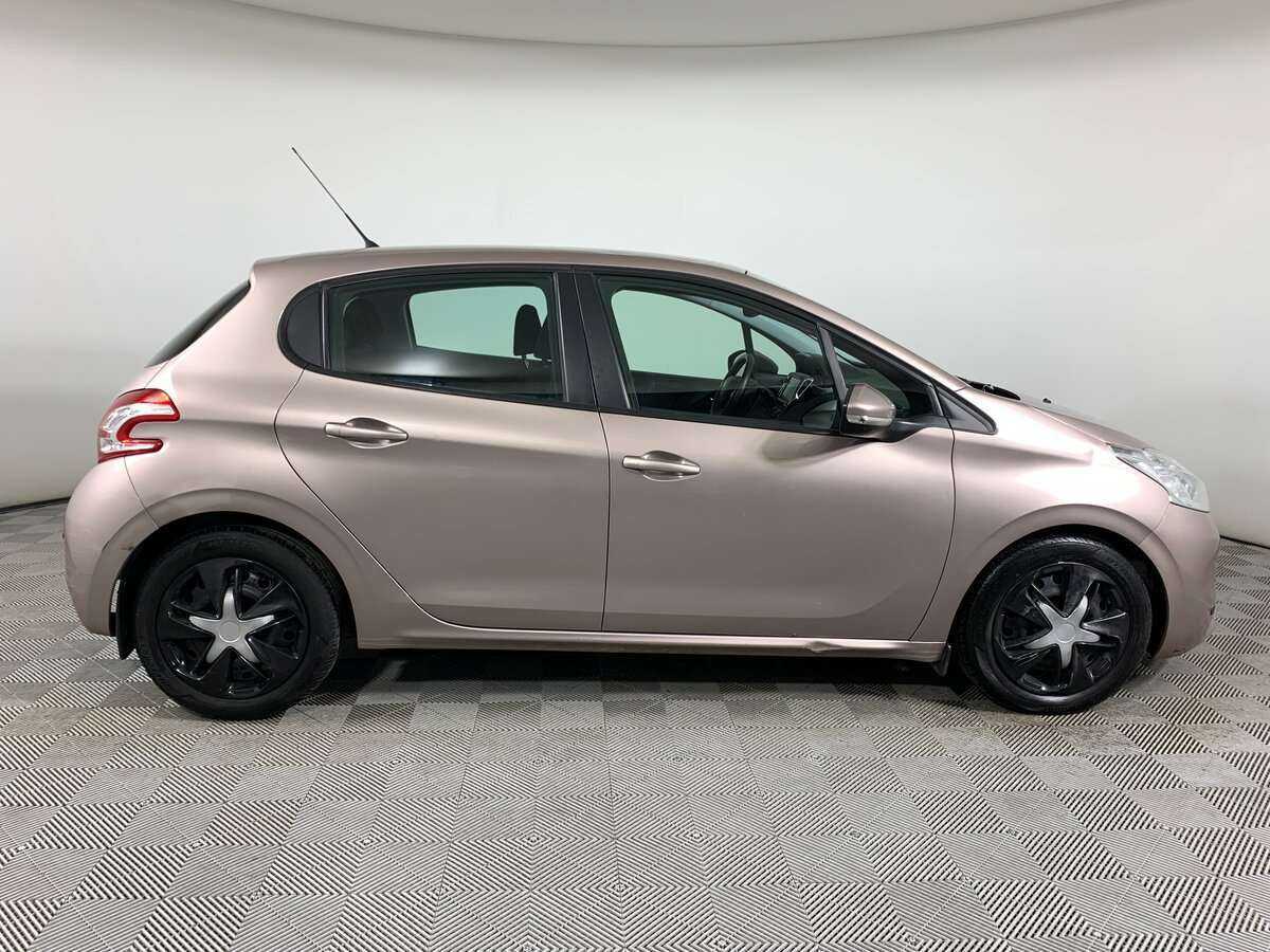 Купить Peugeot 208 с пробегом. Фото: #3