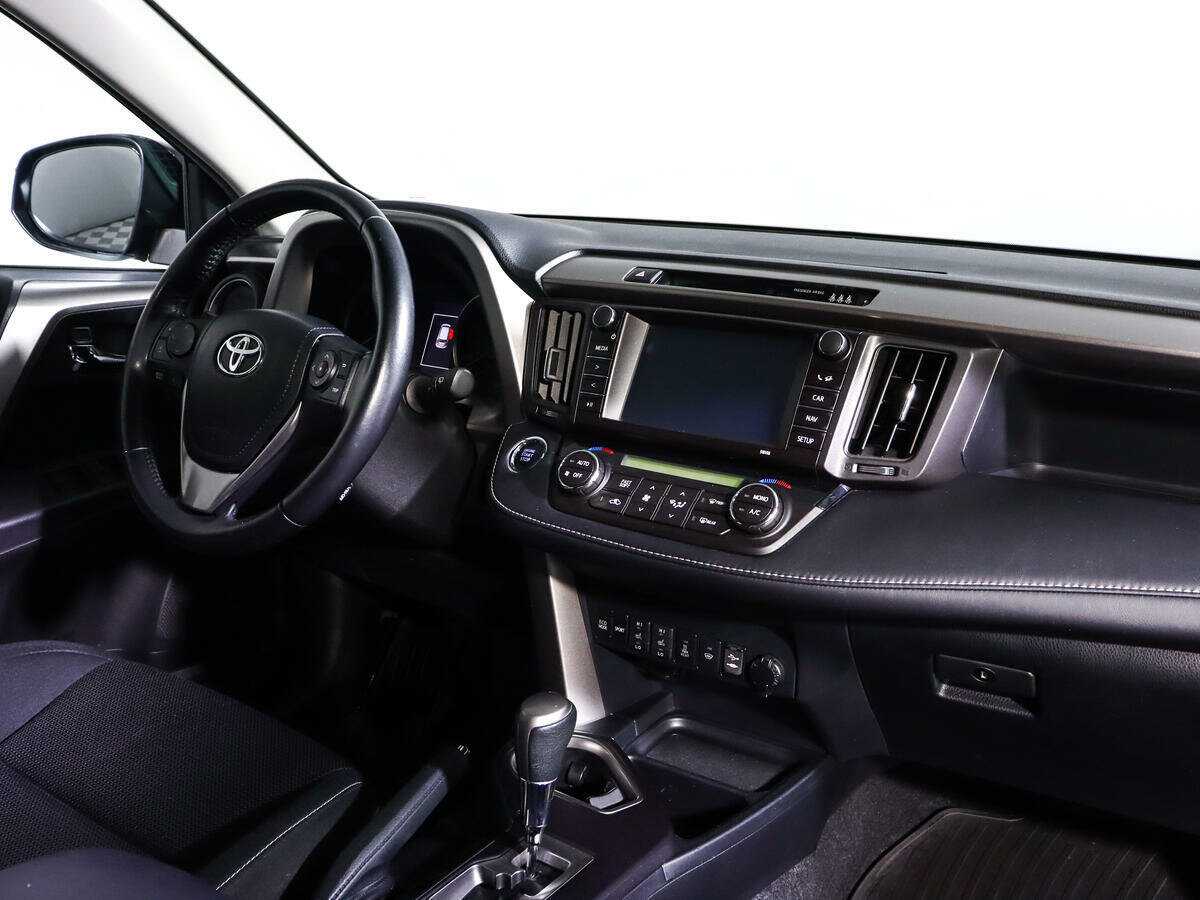 Купить Toyota RAV4 с пробегом. Фото: #8