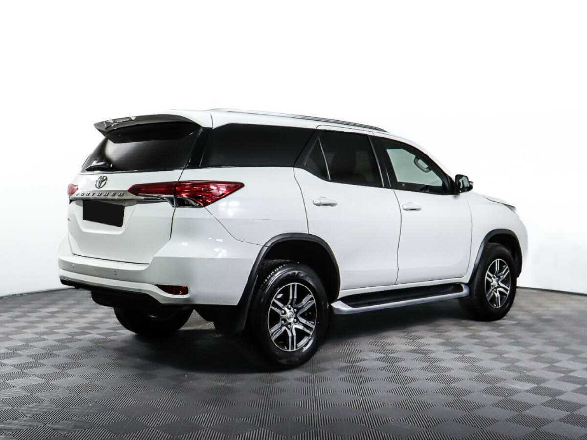 Купить Toyota Fortuner с пробегом. Фото: #3