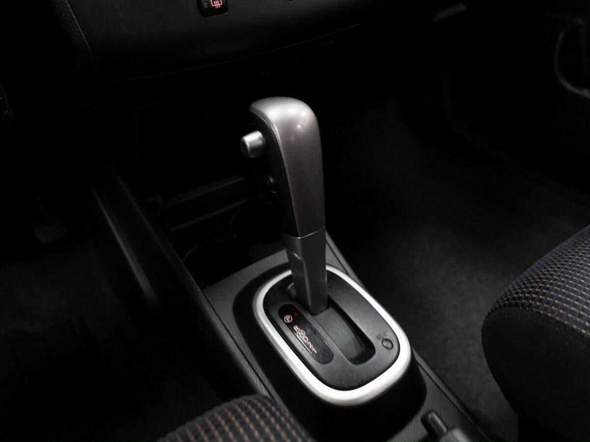 Купить Nissan Tiida с пробегом. Фото: #15