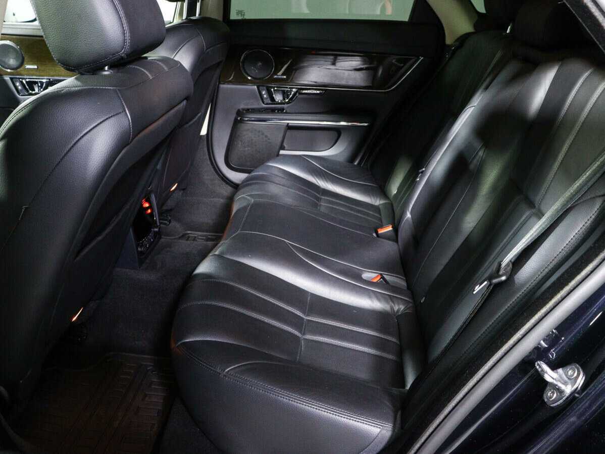 Купить Jaguar XJ с пробегом. Фото: #9