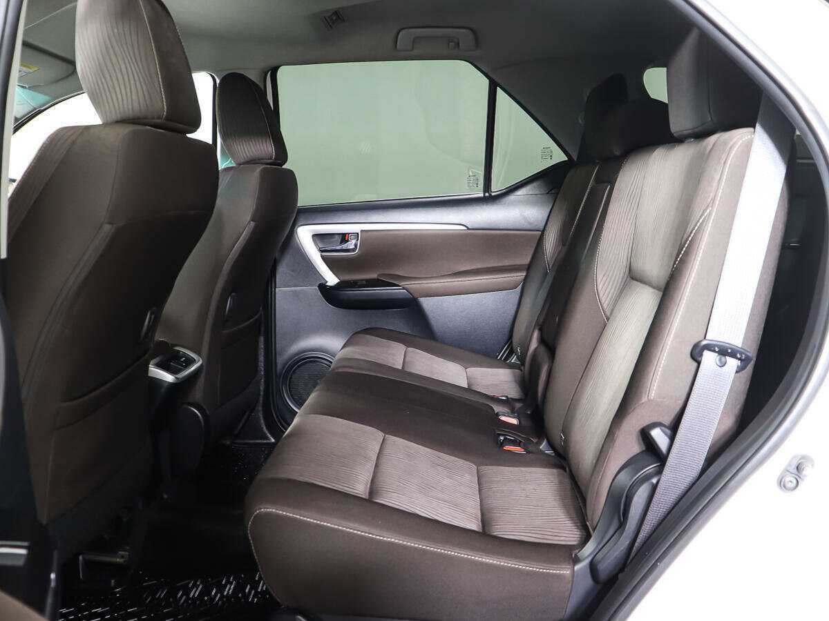 Купить Toyota Fortuner с пробегом. Фото: #8