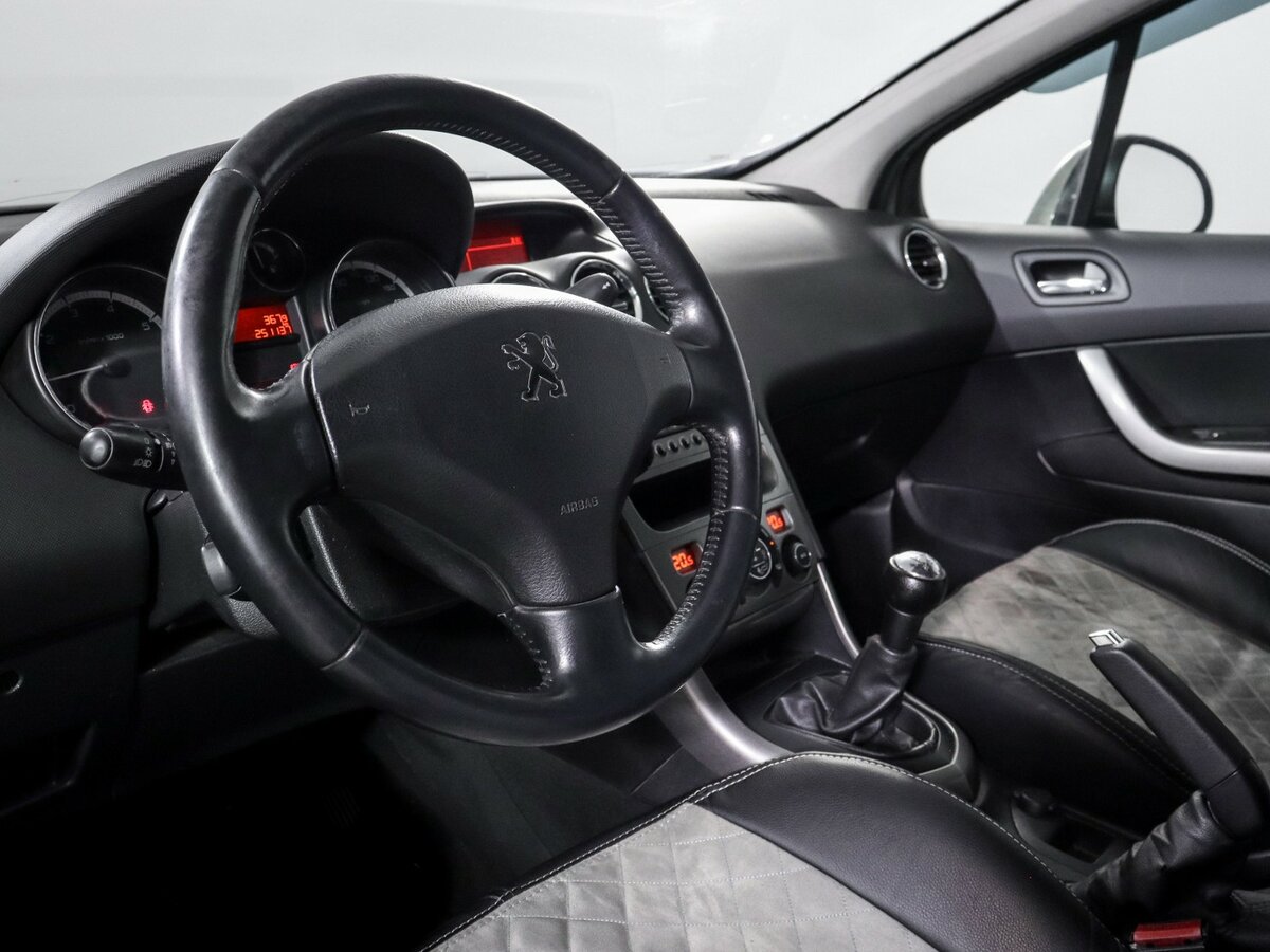 Купить Peugeot 308 с пробегом. Фото: #10