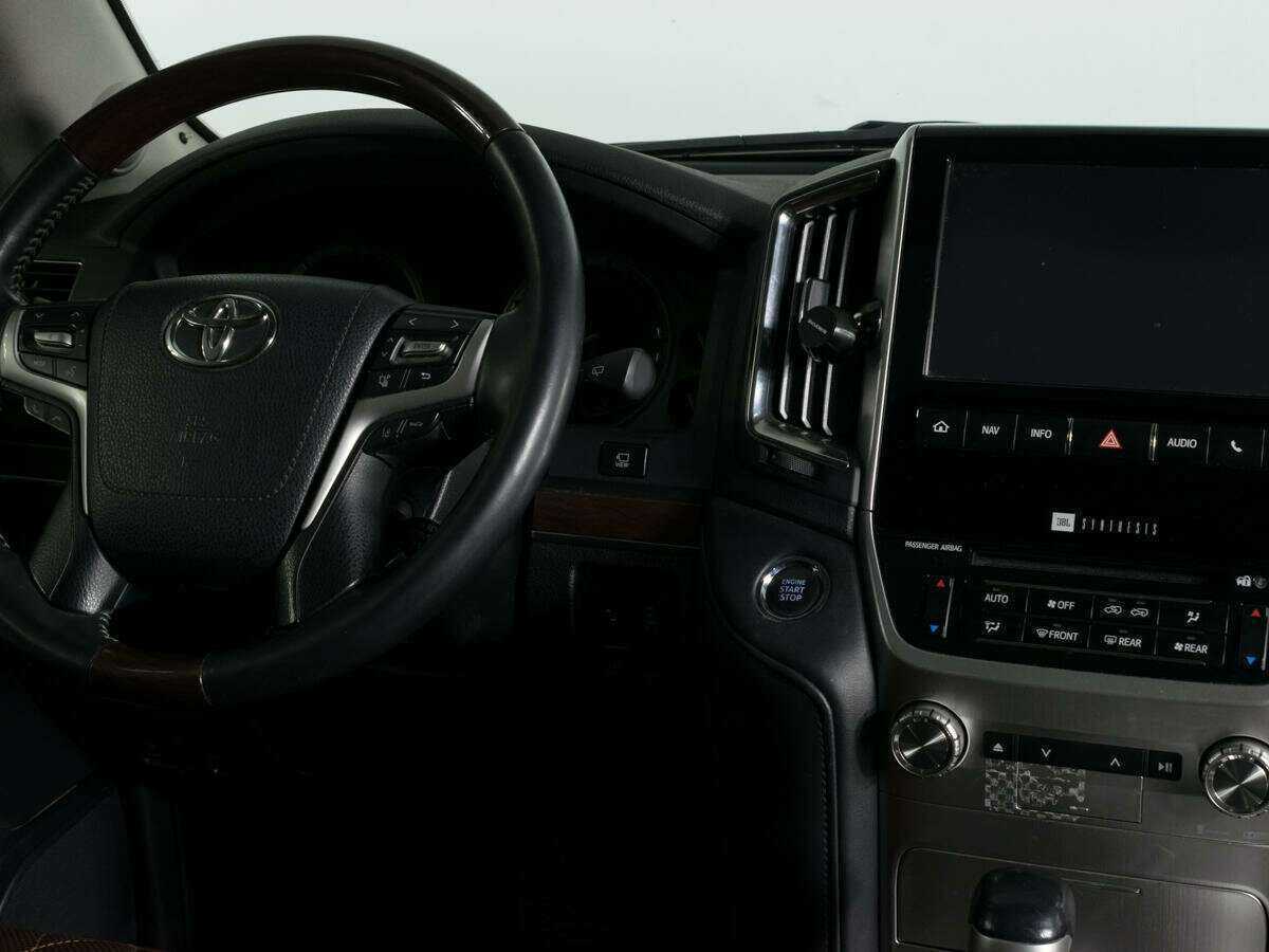 Купить Toyota Land Cruiser с пробегом. Фото: #11