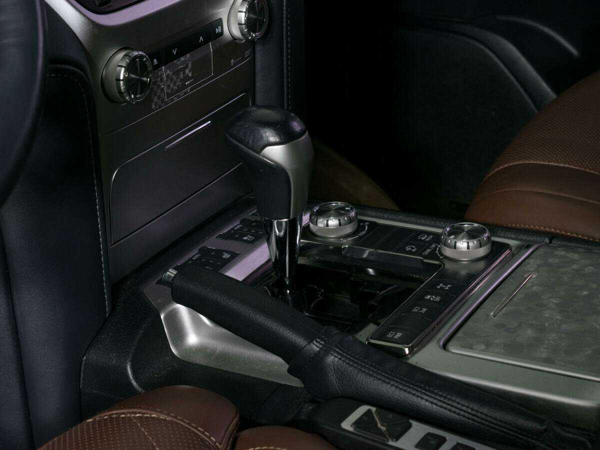 Купить Toyota Land Cruiser с пробегом. Фото: #17