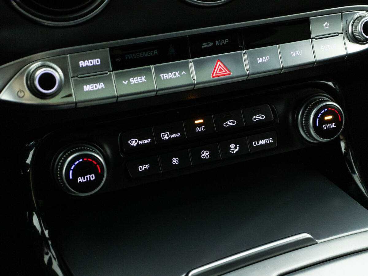 Купить Kia Stinger с пробегом. Фото: #18