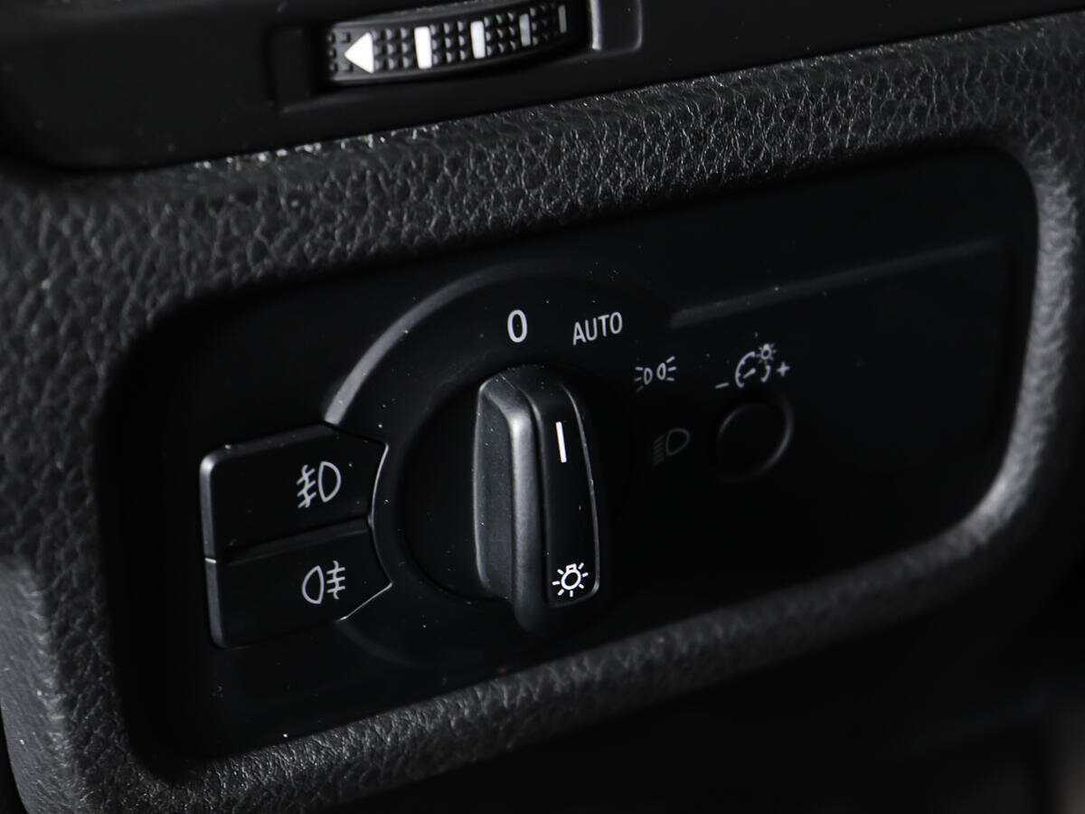 Купить Volkswagen Touareg с пробегом. Фото: #15