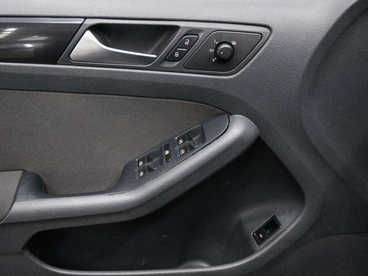 Купить Volkswagen Jetta с пробегом. Фото: #13