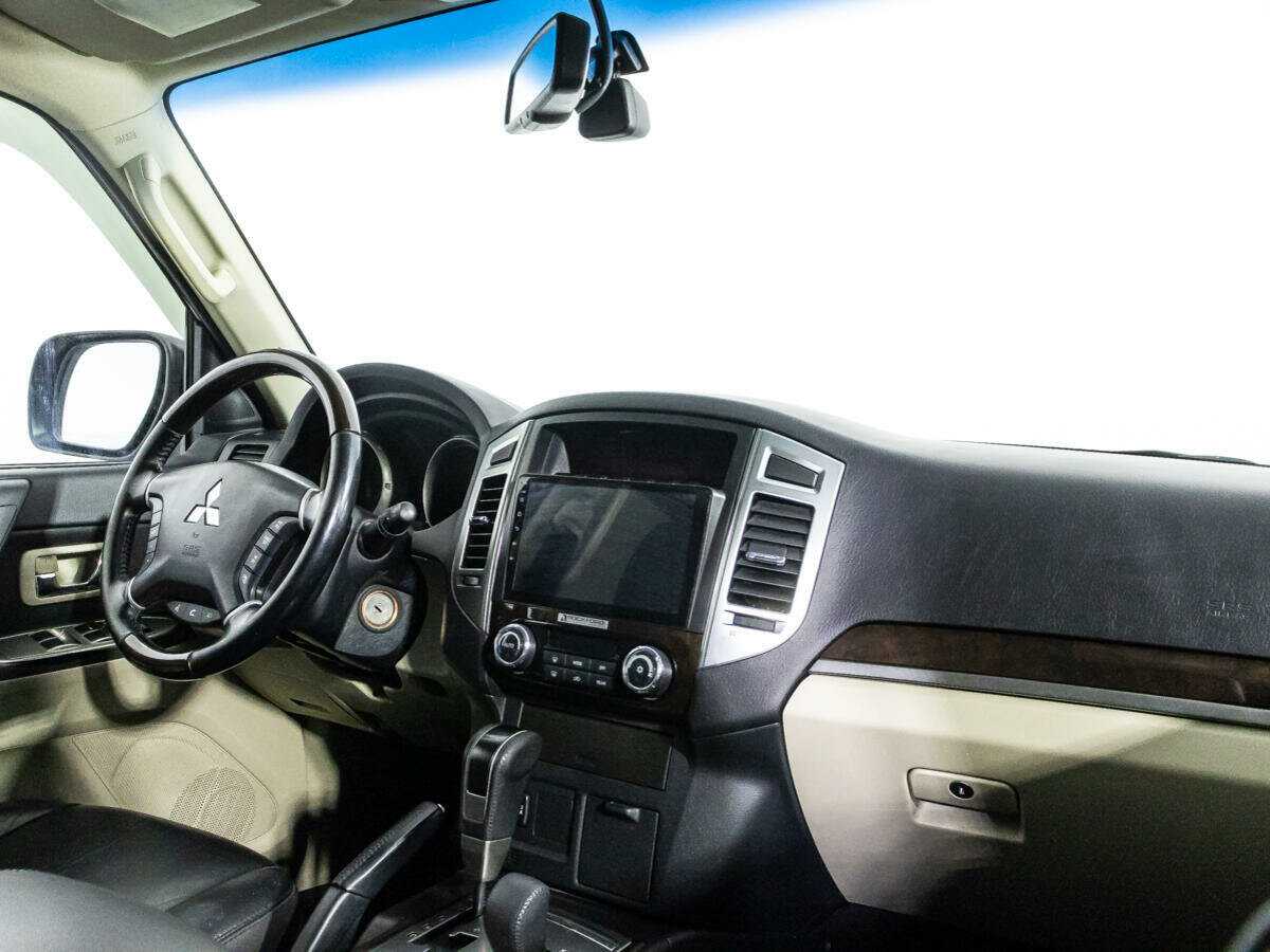 Купить Mitsubishi Pajero с пробегом. Фото: #8