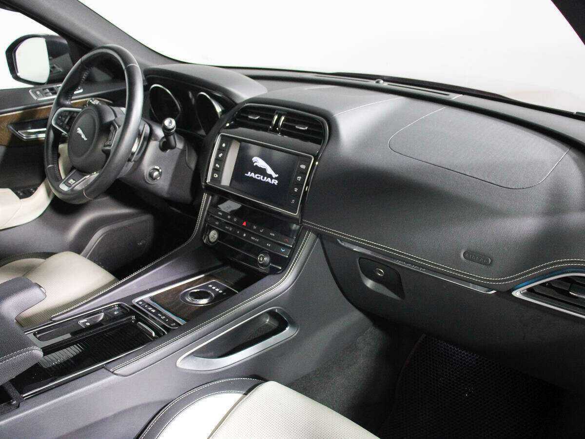 Купить Jaguar F-Pace с пробегом. Фото: #5