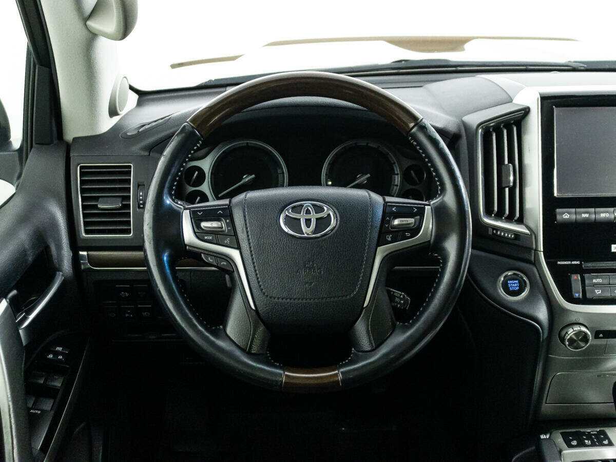 Купить Toyota Land Cruiser с пробегом. Фото: #22
