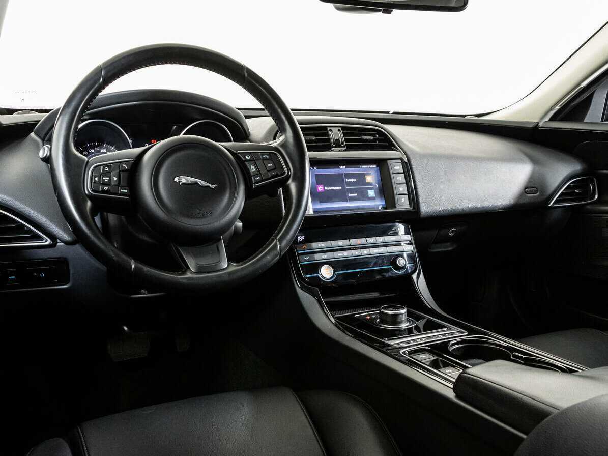 Купить Jaguar XE с пробегом. Фото: #10