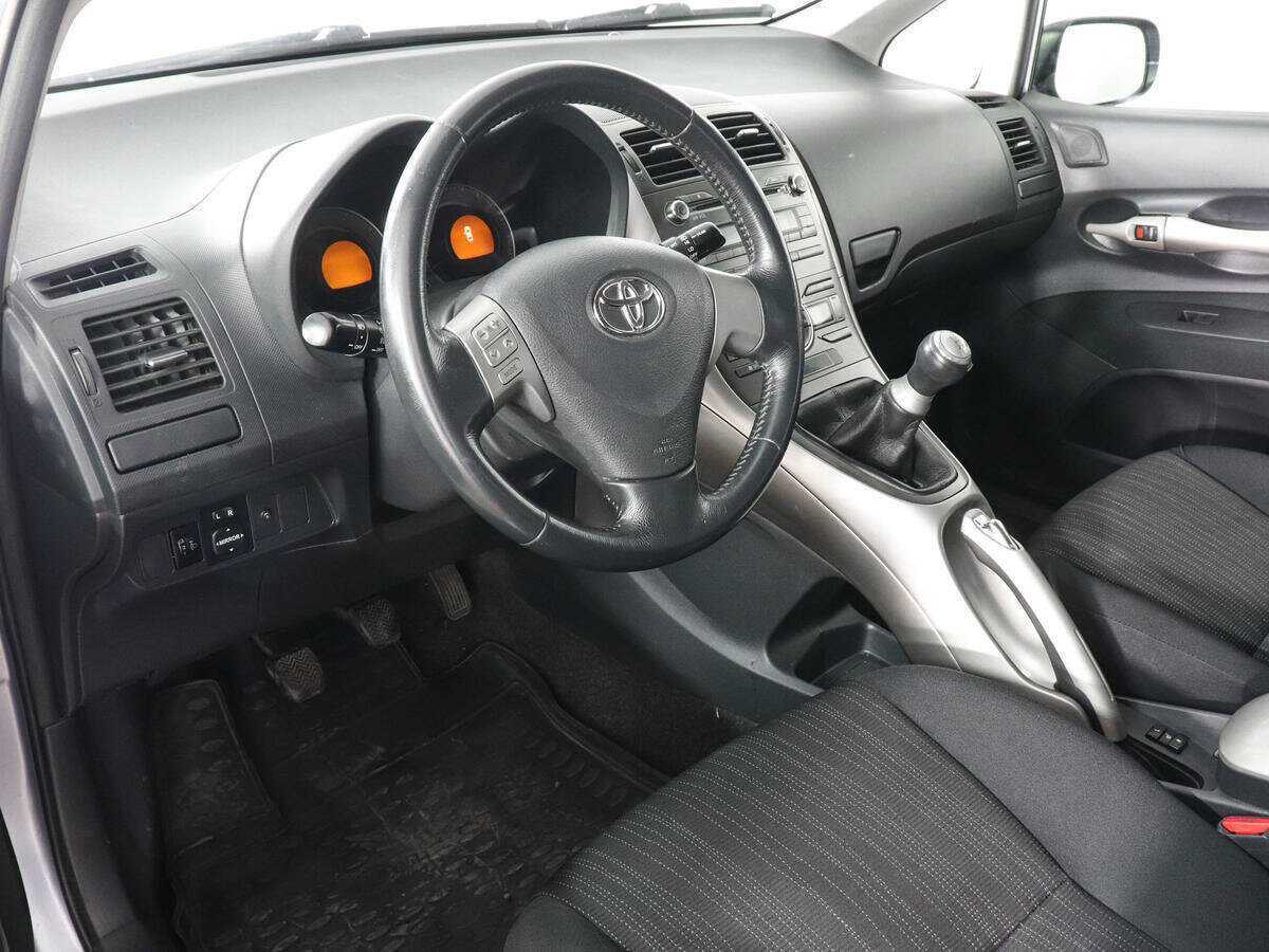 Купить Toyota Auris с пробегом. Фото: #8