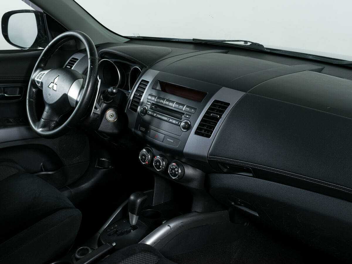 Купить Mitsubishi Outlander с пробегом. Фото: #4