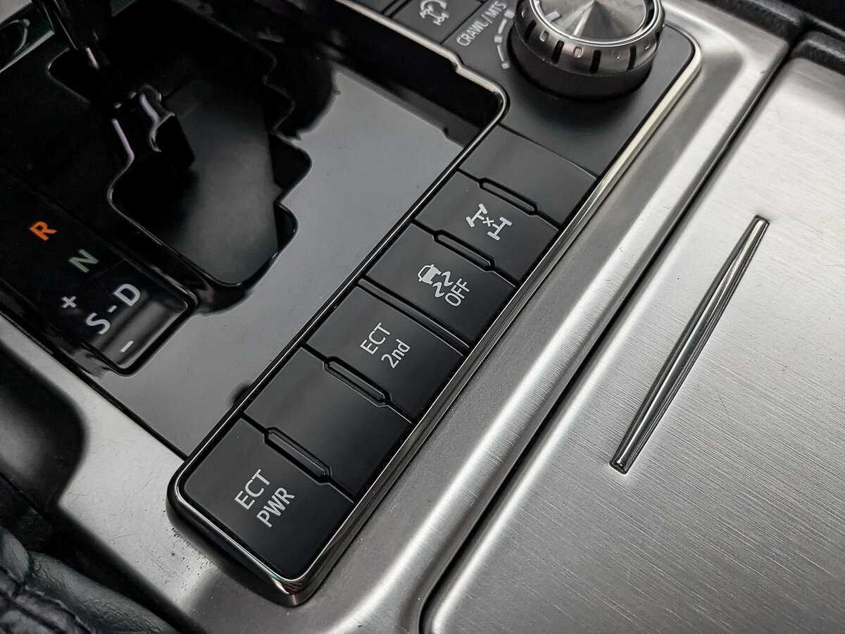 Купить Toyota Land Cruiser с пробегом. Фото: #25