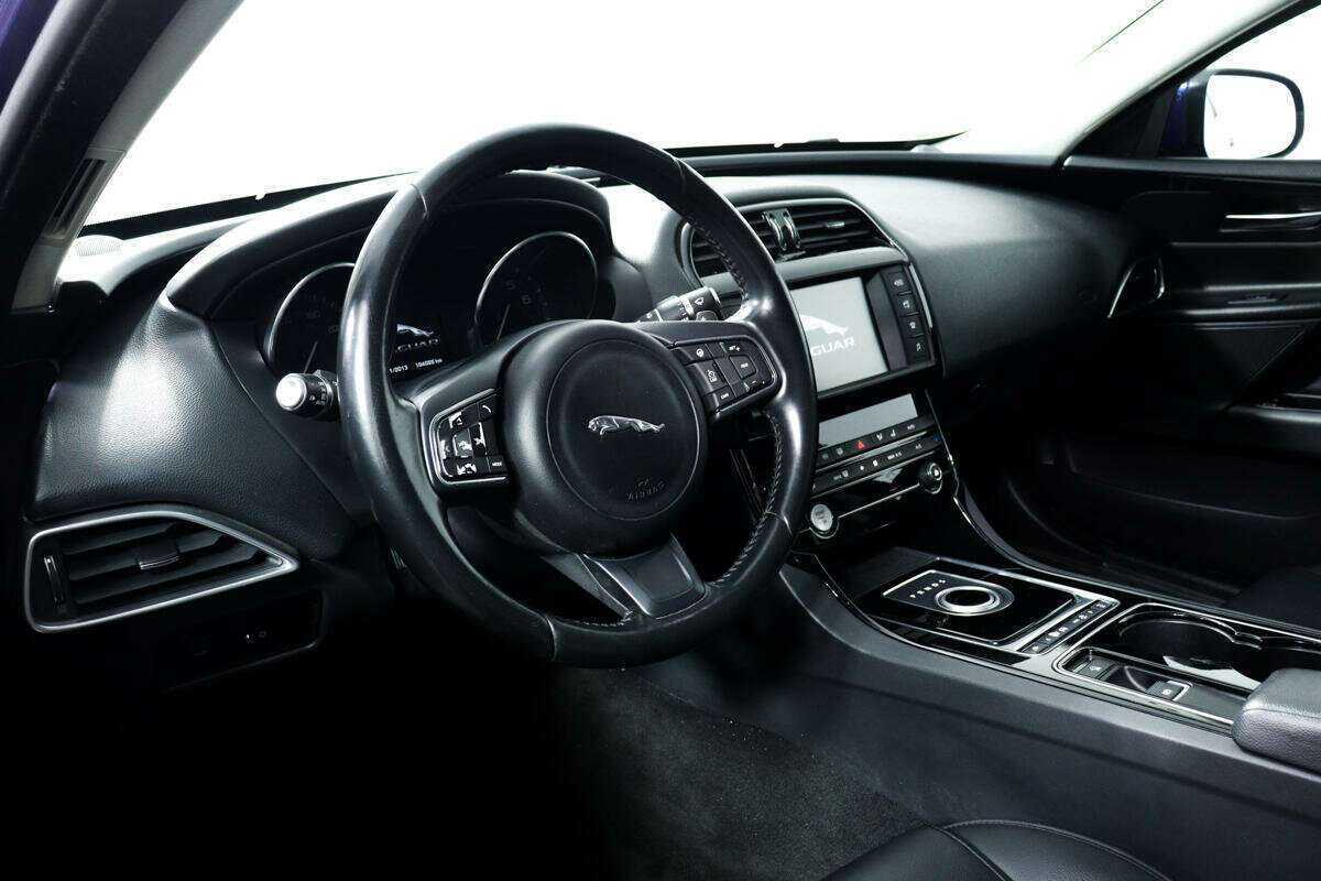 Купить Jaguar XE с пробегом. Фото: #12