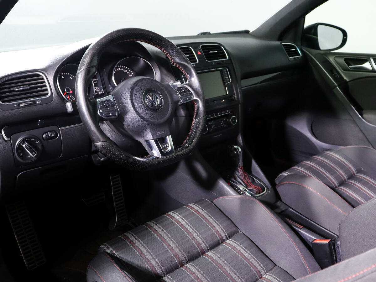 Купить Volkswagen Golf GTI с пробегом. Фото: #11