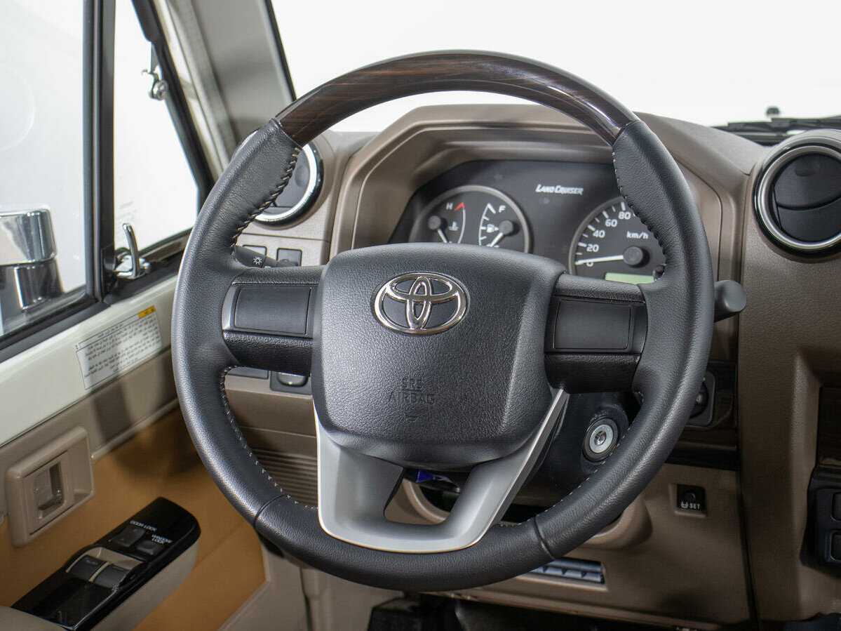 Купить Toyota Land Cruiser с пробегом. Фото: #16