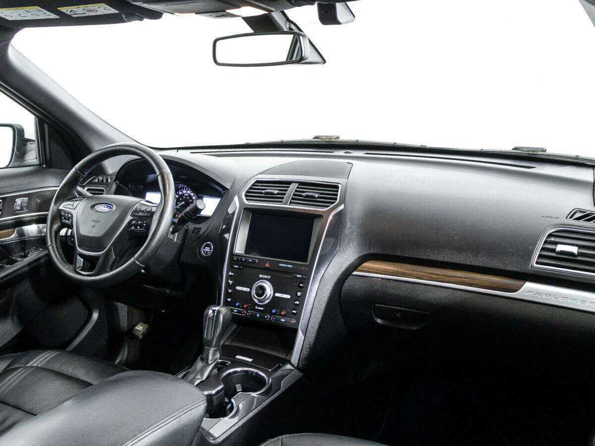 Купить Ford Explorer с пробегом. Фото: #8