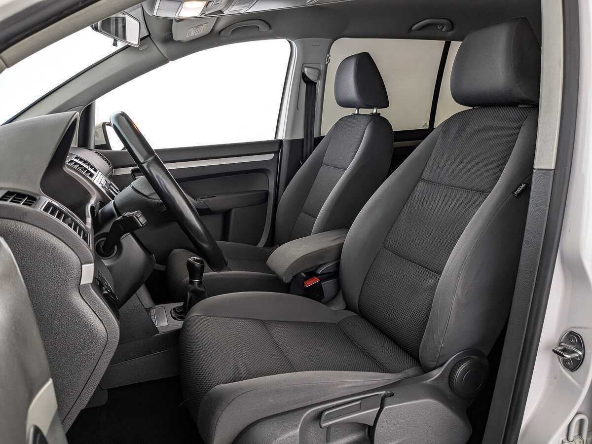 Купить Volkswagen Touran с пробегом. Фото: #15
