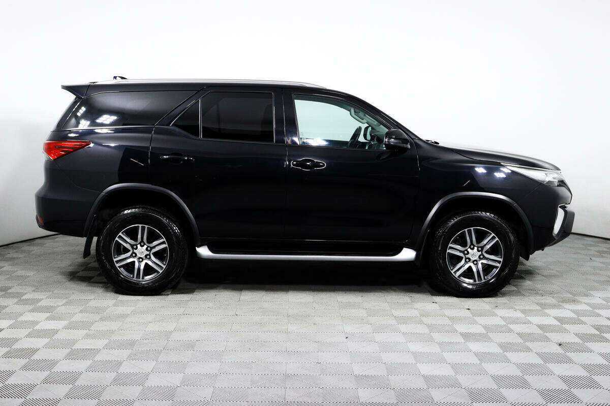 Купить Toyota Fortuner с пробегом. Фото: #3