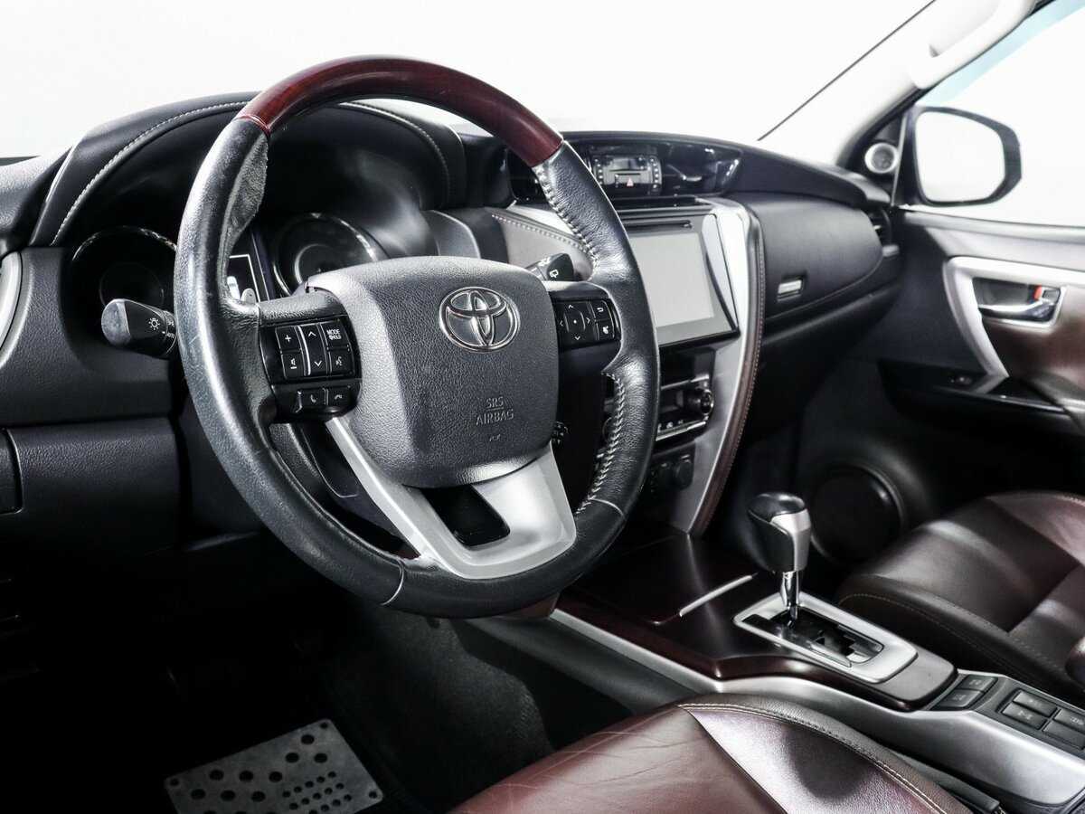 Купить Toyota Fortuner с пробегом. Фото: #10