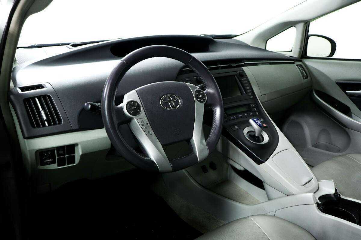 Купить Toyota Prius с пробегом. Фото: #12