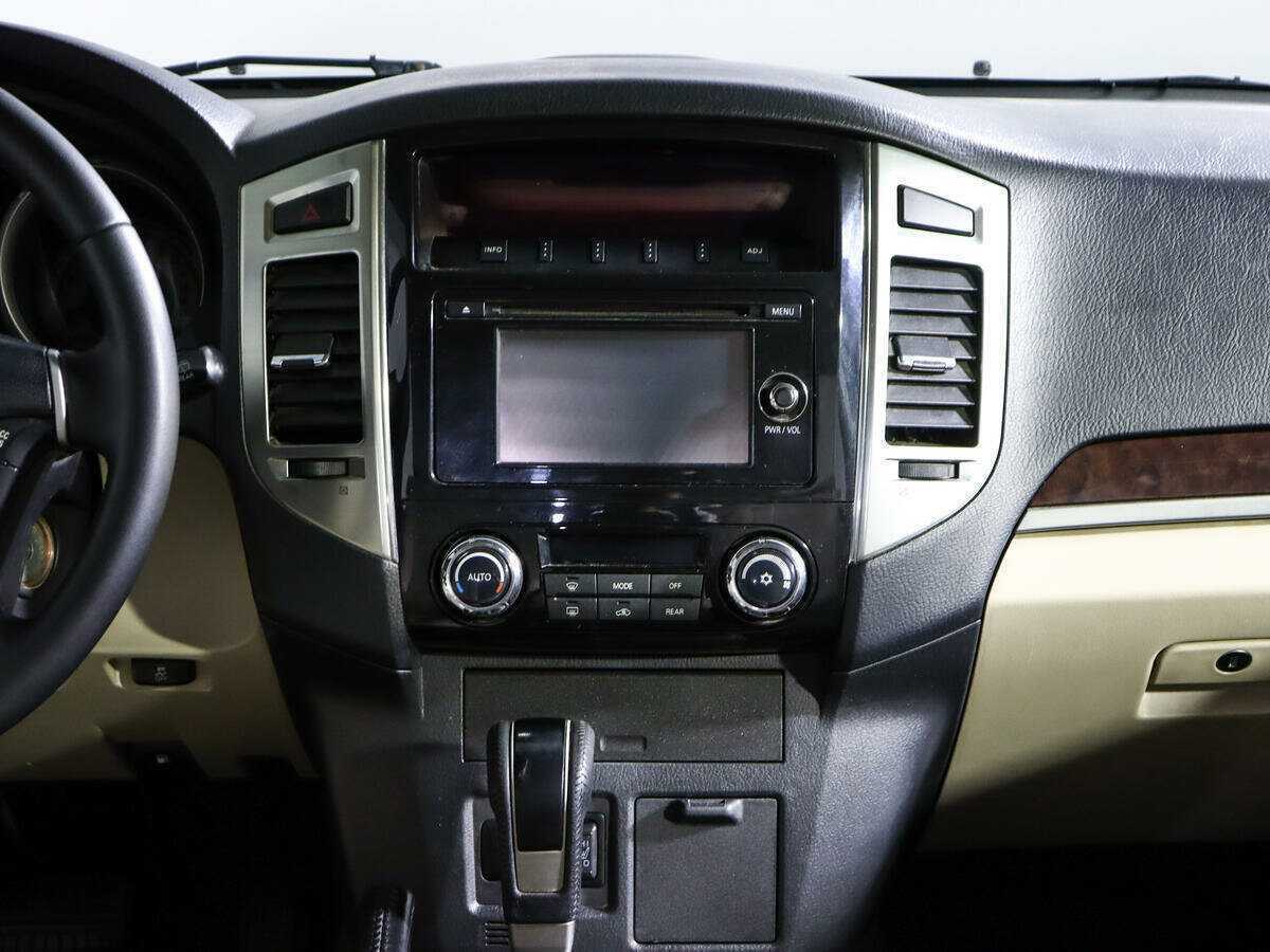 Купить Mitsubishi Pajero с пробегом. Фото: #10