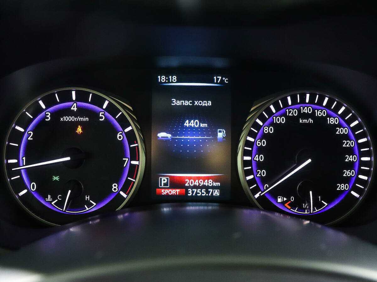 Купить Infiniti Q50 с пробегом. Фото: #10