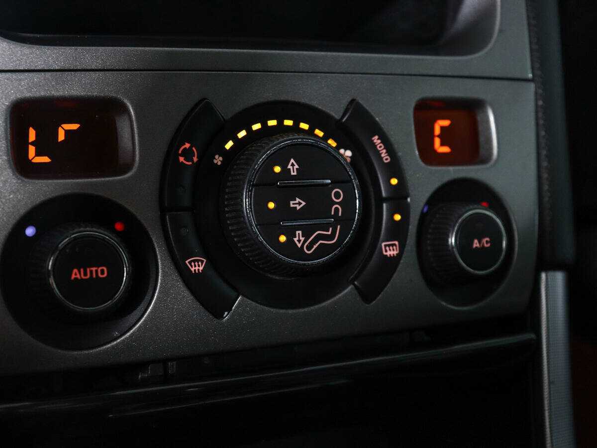 Купить Peugeot 308 с пробегом. Фото: #12