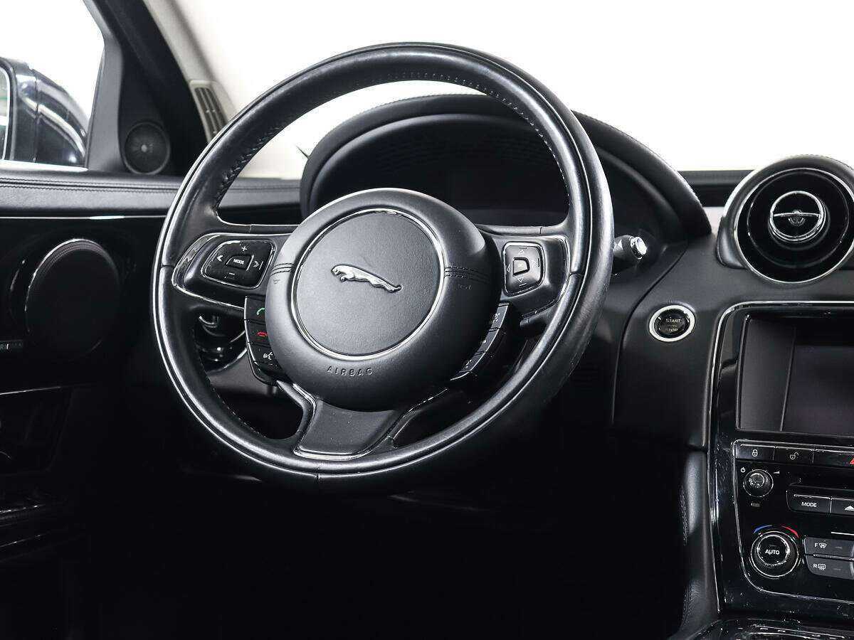 Купить Jaguar XJ с пробегом. Фото: #13