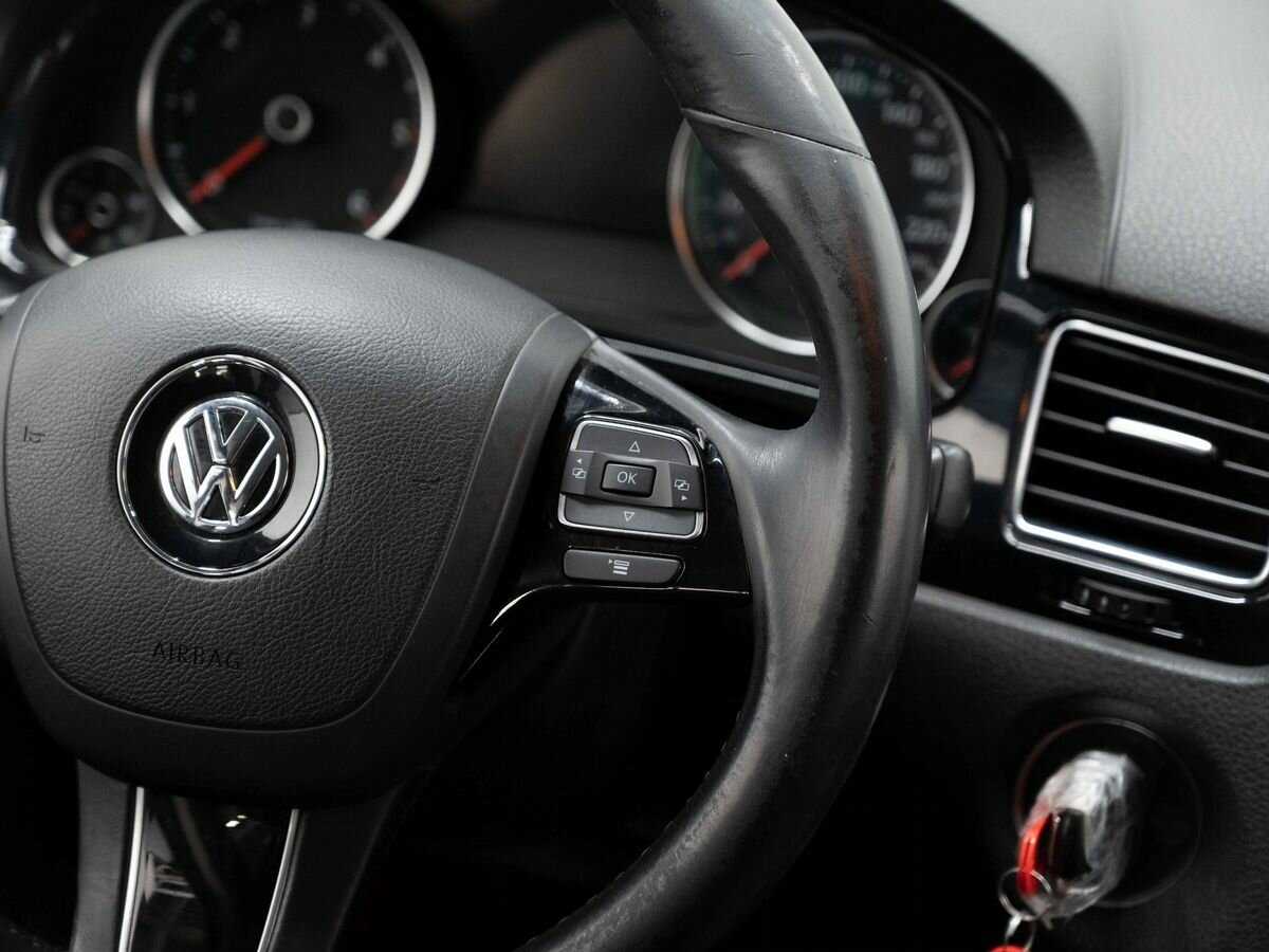 Купить Volkswagen Touareg с пробегом. Фото: #16