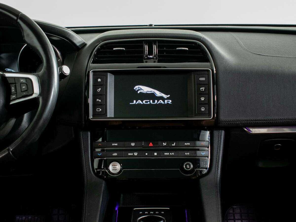 Купить Jaguar F-Pace с пробегом. Фото: #10