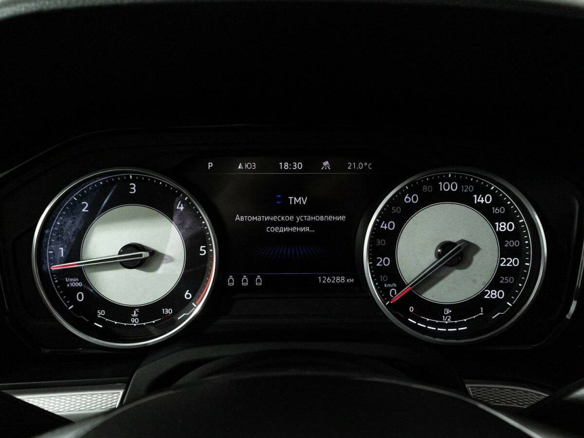 Купить Volkswagen Touareg с пробегом. Фото: #11