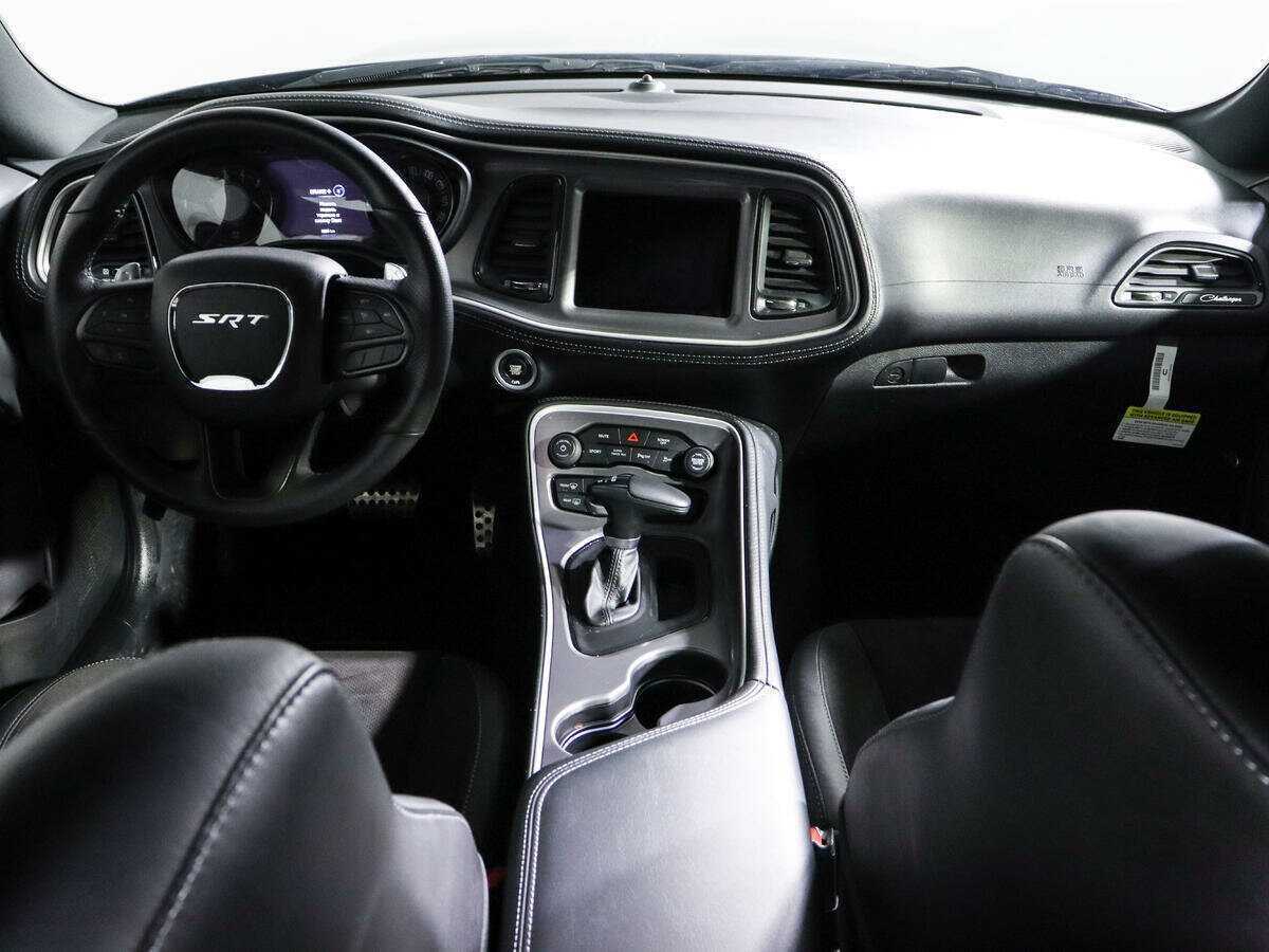 Купить Dodge Challenger с пробегом. Фото: #10