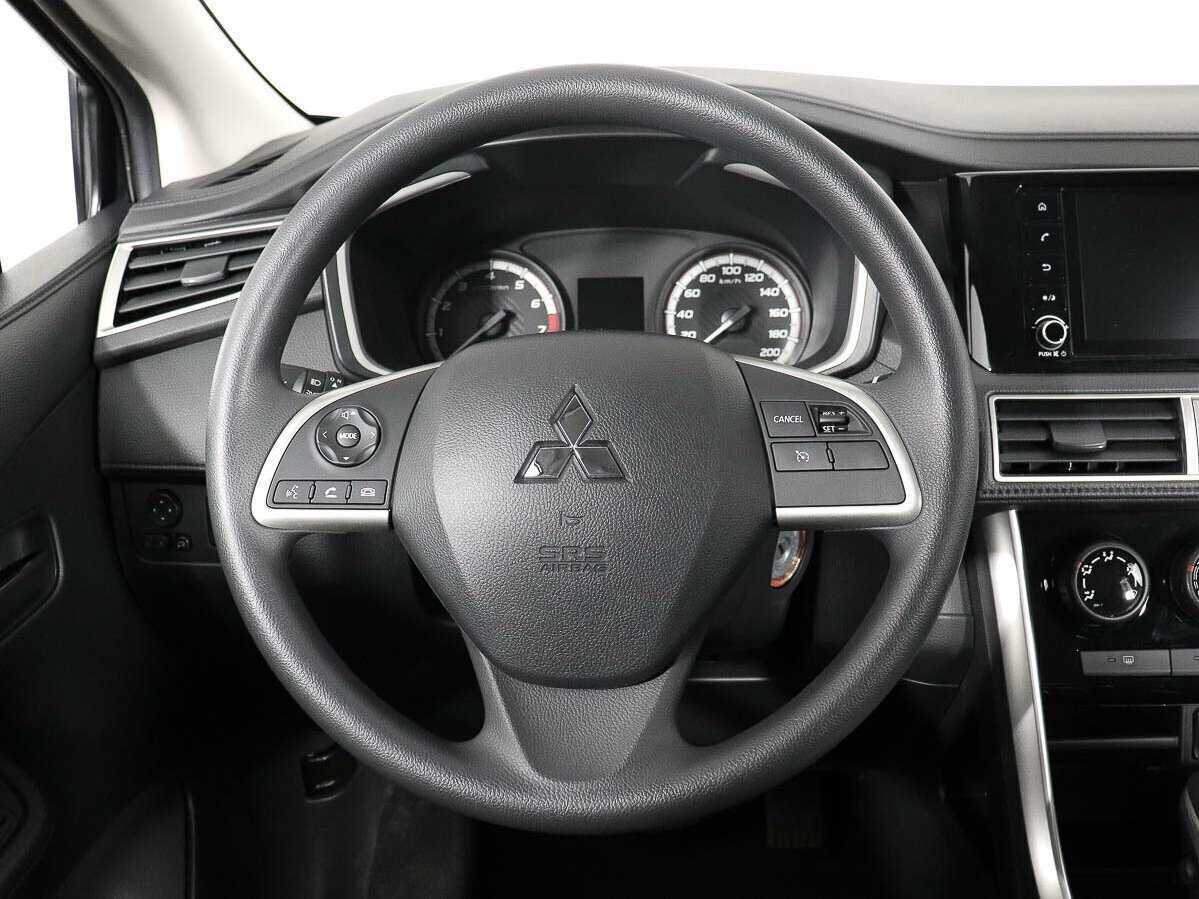 Купить Mitsubishi Xpander с пробегом. Фото: #5