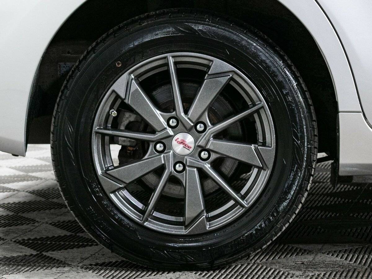 Купить Toyota Prius Alpha с пробегом. Фото: #18