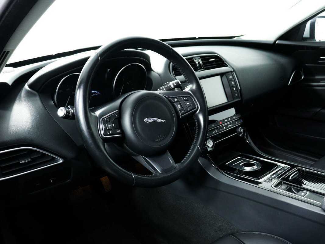 Купить Jaguar XE с пробегом. Фото: #12