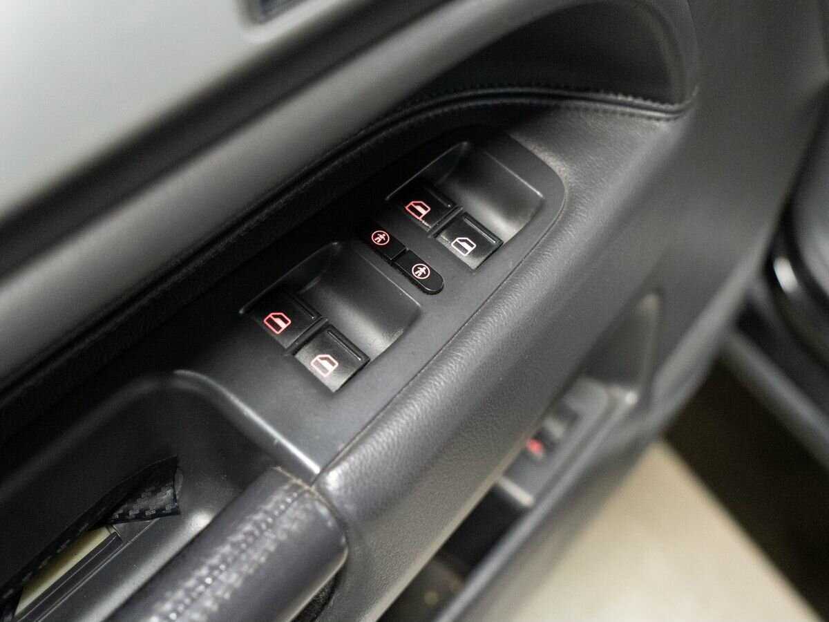 Купить Volkswagen Touareg с пробегом. Фото: #15