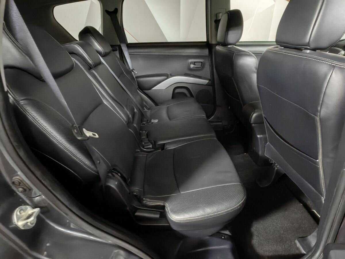 Купить Mitsubishi Outlander с пробегом. Фото: #11