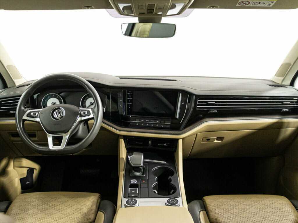 Купить Volkswagen Touareg с пробегом. Фото: #12