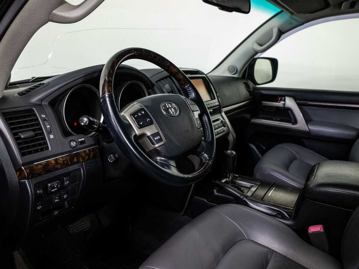Купить Toyota Land Cruiser с пробегом. Фото: #10