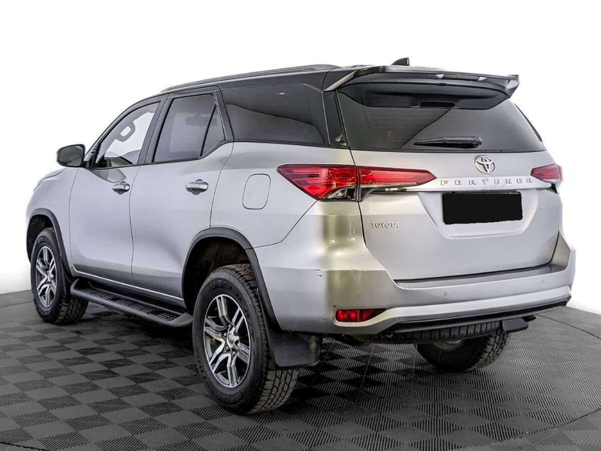 Купить Toyota Fortuner с пробегом. Фото: #5