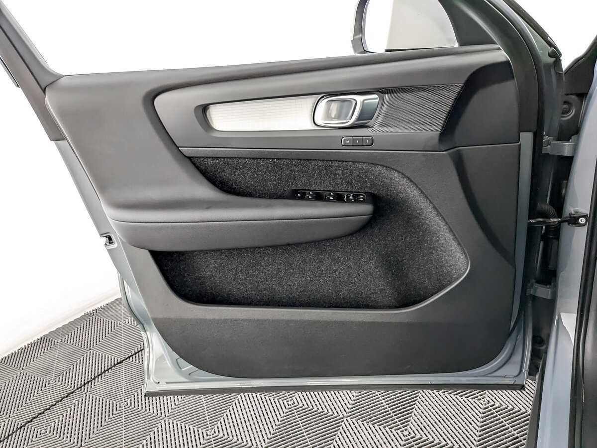 Купить Volvo XC40 с пробегом. Фото: #18