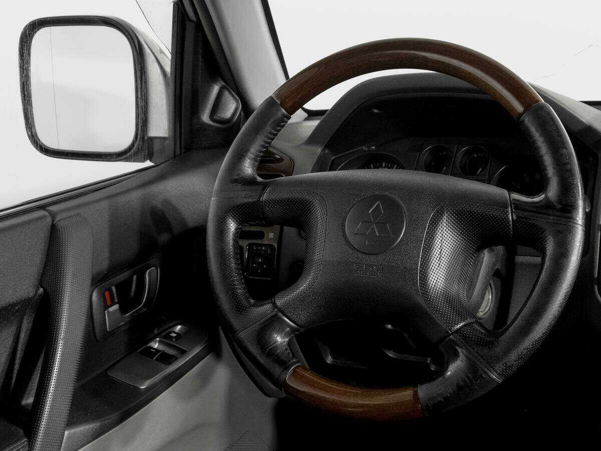 Купить Mitsubishi Pajero с пробегом. Фото: #15